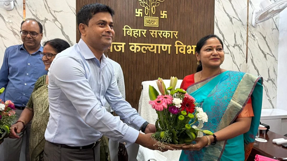 समाज कल्याण विभाग संभालते ही मंत्री डॉ. श्वेता गुप्ता का बड़ा संदेश, बोलीं- अंतिम व्यक्ति तक पहुंचेगा योजनाओं का लाभ 1 समाज कल्याण विभाग संभालते ही मंत्री डॉ. श्वेता गुप्ता का बड़ा संदेश, बोलीं- अंतिम व्यक्ति तक पहुंचेगा योजनाओं का लाभ
