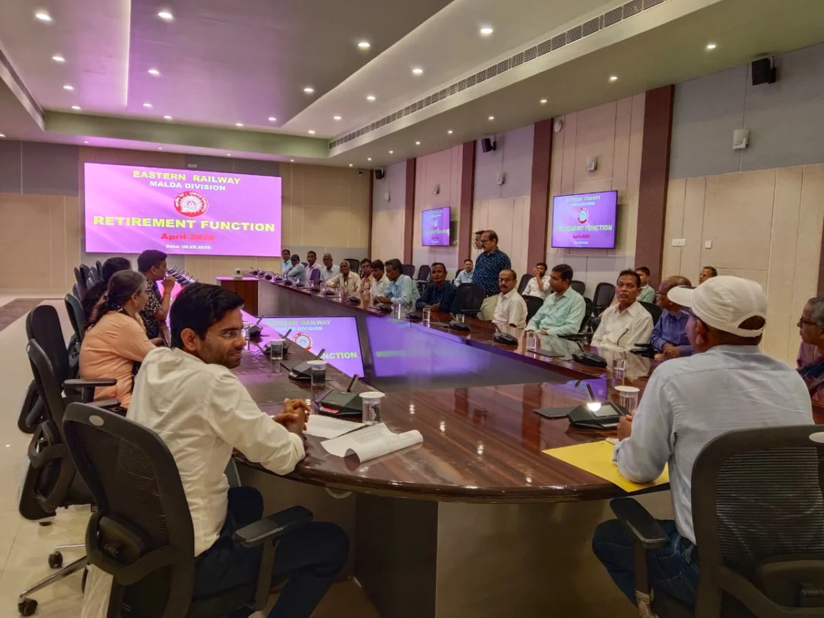 रेलवे सेवा को सम्मानपूर्ण विदाई: मालदा मंडल में सेवानिवृत्त कर्मचारियों के लिए आयोजित हुआ भावुक सम्मान समारोह