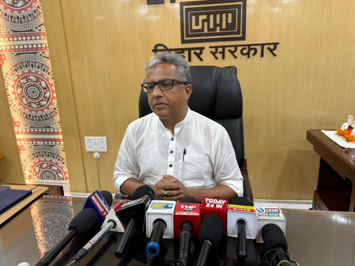 बिहार के शहरों को आधुनिक बनाने की तैयारी, ‘ईज़ ऑफ लिविंग’ को मजबूत करना सरकार की प्राथमिकता : मंत्री नीतीश मिश्रा