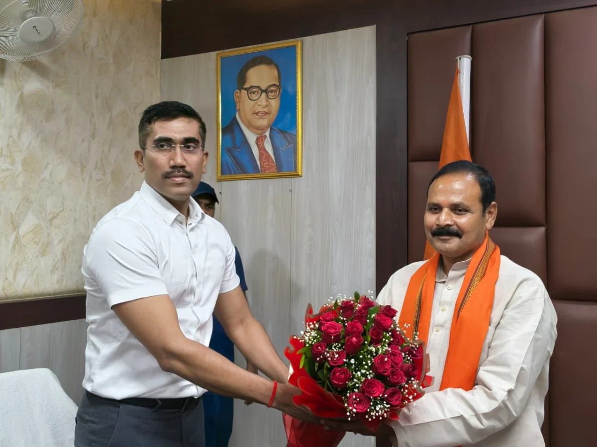 बिहार के डेयरी और मत्स्य क्षेत्र को नई दिशा देने की तैयारी, नंदकिशोर राम ने संभाला विभागीय जिम्मा 1 बिहार के डेयरी और मत्स्य क्षेत्र को नई दिशा देने की तैयारी, नंदकिशोर राम ने संभाला विभागीय जिम्मा