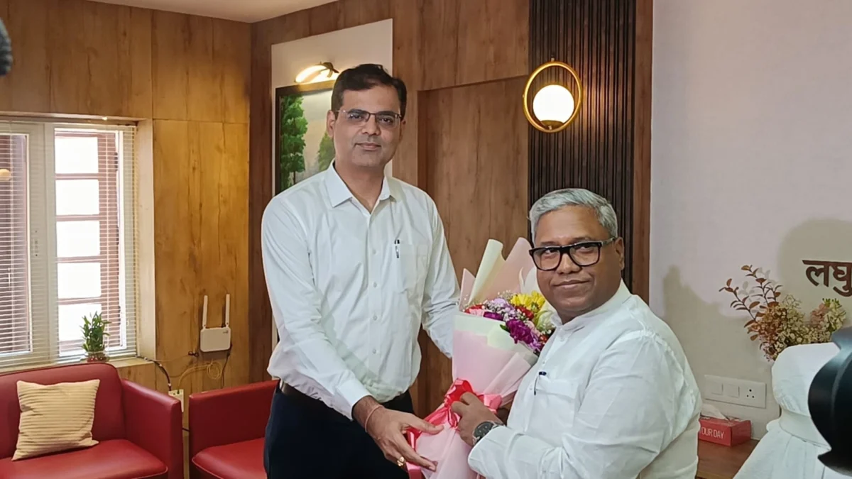 किसानों की समृद्धि और सिंचाई का नया रोडमैप: लघु जल संसाधन मंत्री संतोष कुमार सुमन ने संभाला कार्यभार; बोले—खेतों तक पानी पहुँचाना सर्वोच्च प्राथमिकता