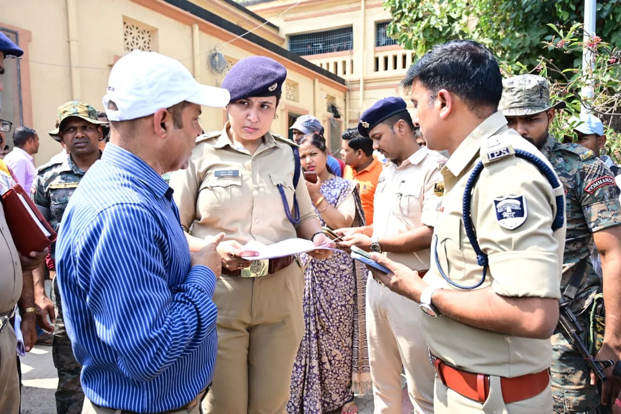 ​भागलपुर लोक अदालत में 'न्याय' की सुनामी: 10 हजार से अधिक मामलों का निपटारा, जिला स्कूल में चालान भरने को लेकर मची भारी अफरातफरी