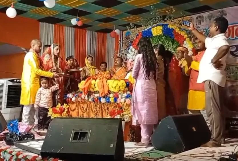 नाथनगर में भागवत कथा के सातवें दिन भावुक हुआ माहौल, सुदामा चरित्र सुन श्रद्धालुओं की आंखें हुईं नम