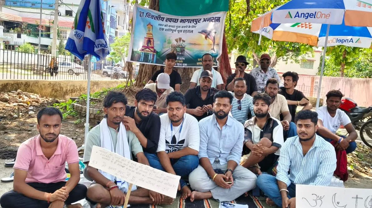 कचरे के खिलाफ भागलपुर में ‘सत्याग्रह’: 21 दिनों की भूख हड़ताल पर बैठे आलोक यादव, शहर की सफाई व्यवस्था पर उठे बड़े सवाल