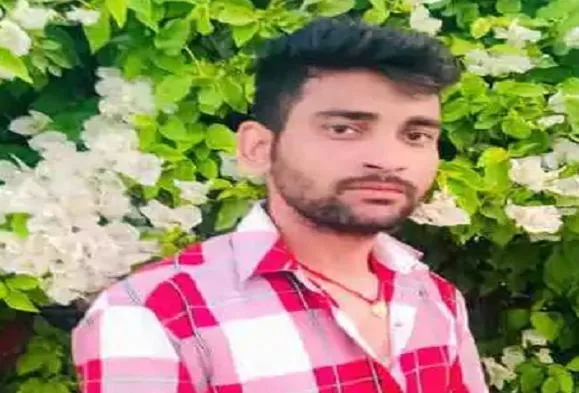 मोतिहारी में सनसनी: पंजाब से लौटे युवक की खौफनाक मौत; प्रेम प्रसंग और वायरल फोटो के विवाद में पेड़ से लटका मिला अजय का शव