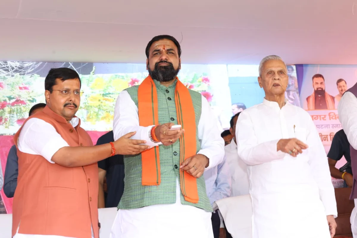 पटना में मंदिरी नाला बना फोर-लेन लाइफलाइन: सम्राट चौधरी ने किया नवीन किशोर सिन्हा पथ का लोकार्पण, अगले साल लगेगी प्रतिमा 1 पटना में मंदिरी नाला बना फोर-लेन लाइफलाइन: सम्राट चौधरी ने किया नवीन किशोर सिन्हा पथ का लोकार्पण, अगले साल लगेगी प्रतिमा