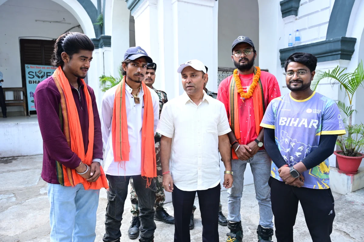 स्केटिंग के पहियों पर केदारनाथ की चढ़ाई: भागलपुर और मोकामा के जांबाज युवाओं ने 53 दिनों में पूरा किया सफर, डीएम ने थपथपाई पीठ