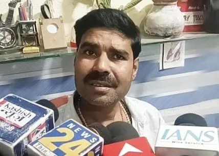 ​चंद्रनाथ रथ हत्याकांड: बक्सर में आधी रात की दस्तक और ‘गुमनाम’ गिरफ्तारी, विक्की के पिता का सवाल— “आखिर मेरे बेटे का गुनाह क्या है?”