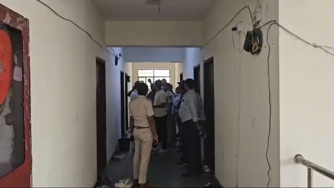 NEET पेपर लीक: अब नालंदा के मेडिकल कॉलेज में IB की रेड, सॉल्वर गैंग के मास्टरमाइंड का कमरा खंगाला; ताला तोड़कर घुसी टीम