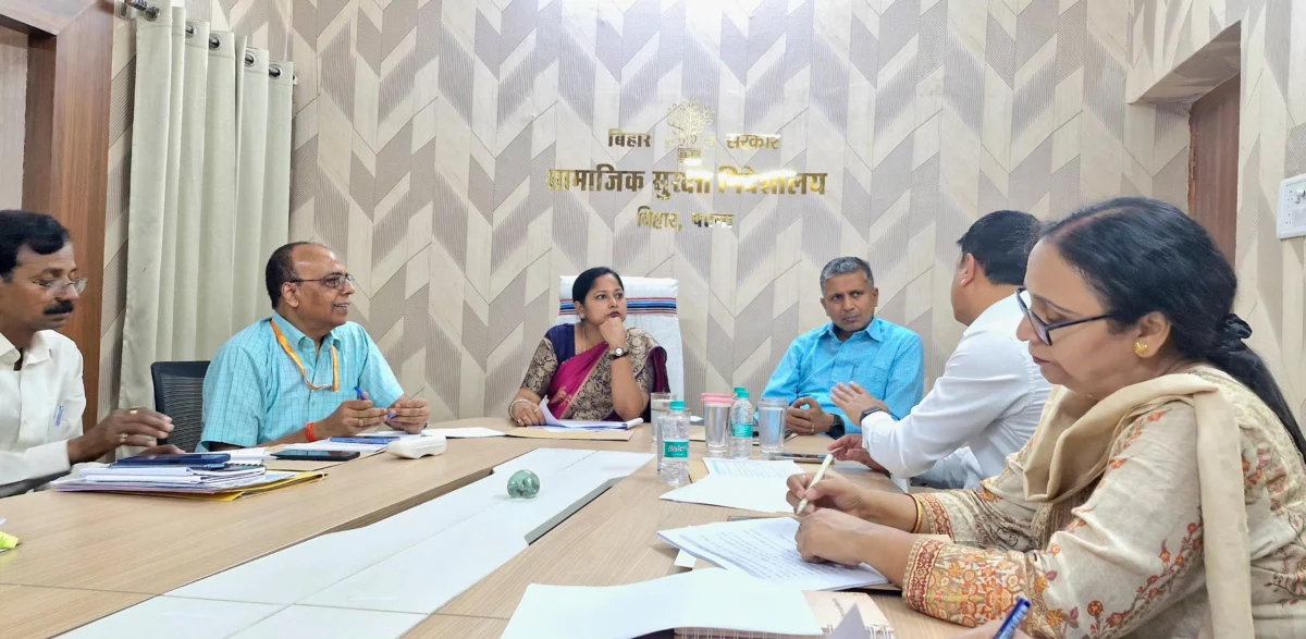 पेंशनधारियों के लिए अंतिम चेतावनी: 30 मई तक जीवन प्रमाणीकरण अनिवार्य, वरना बंद हो जाएगी सरकारी सहायता; समाज कल्याण मंत्री ने बुलाई समीक्षा बैठक 1 पेंशनधारियों के लिए अंतिम चेतावनी: 30 मई तक जीवन प्रमाणीकरण अनिवार्य, वरना बंद हो जाएगी सरकारी सहायता; समाज कल्याण मंत्री ने बुलाई समीक्षा बैठक