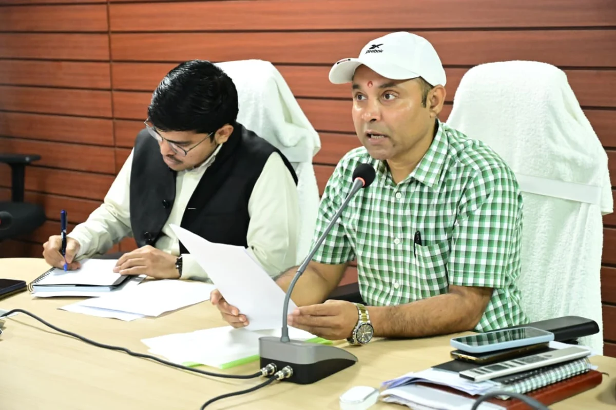 भागलपुर : शाम 6 बजे तक जमाबंदी सत्यापन का 'डेडलाइन' तय; जनगणना और किसान पंजीकरण में लापरवाही पर जिलाधिकारी का कड़ा रुख