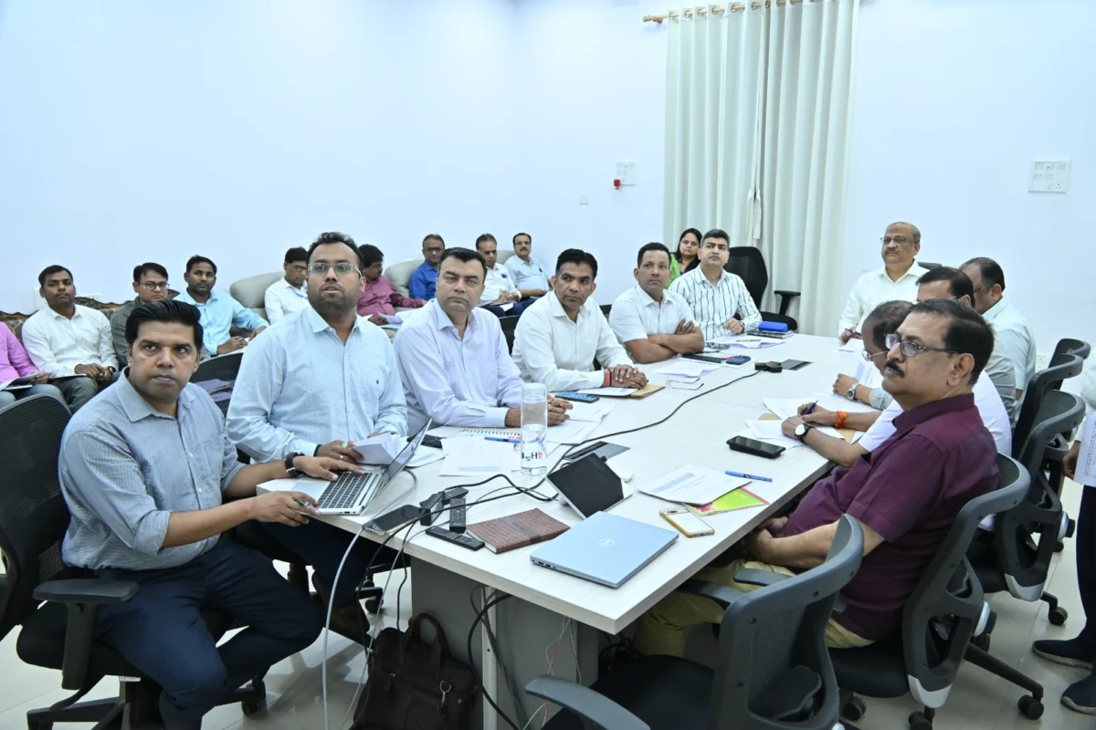 बिहार में औद्योगिक निवेश की बड़ी छलांग: 2484 करोड़ की 16 परियोजनाओं को मिली मंजूरी; मुजफ्फरपुर और किशनगंज में लगेंगे सीमेंट के विशाल प्लांट 1 बिहार में औद्योगिक निवेश की बड़ी छलांग: 2484 करोड़ की 16 परियोजनाओं को मिली मंजूरी; मुजफ्फरपुर और किशनगंज में लगेंगे सीमेंट के विशाल प्लांट