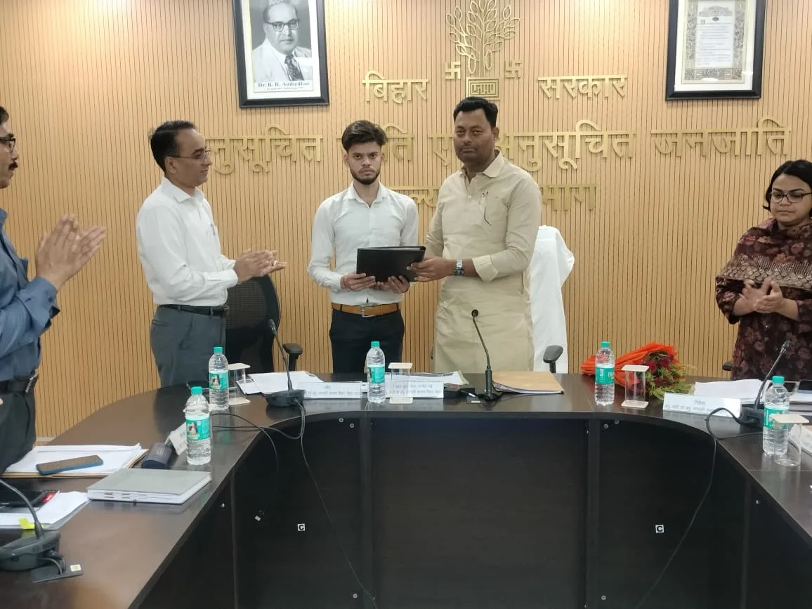 18 मई से बिहार में गूंजेगा ‘जनभागीदारी’ का नारा: अनुसूचित जाति-जनजाति कल्याण विभाग की समीक्षा में लखेंद्र कुमार रौशन के कड़े तेवर, 2000 शिक्षकों की होगी बहाली