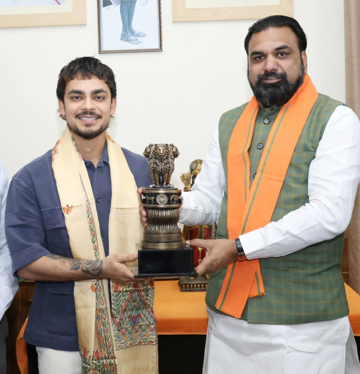 ​टी20 वर्ल्ड कप में परचम लहराने वाले ईशान किशन को मुख्यमंत्री ने किया सम्मानित, सौंपा 1 करोड़ का चेक