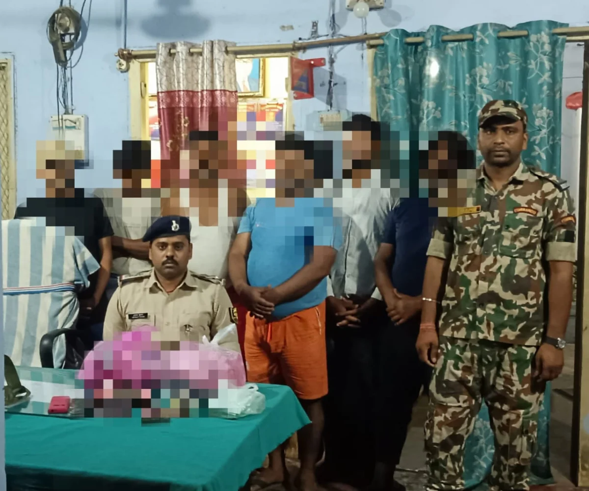भागलपुर में जुए के संगठित सिंडिकेट का भंडाफोड़: विश्वविद्यालय थाना पुलिस ने किराये के कमरे में चल रहे अड्डे को दबोचा, हिसाब-किताब की 100 गड्डियों के साथ 6 गिरफ्तार