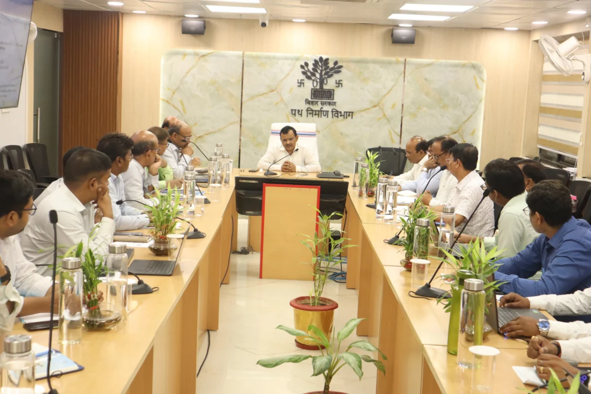 लखीसराय बाईपास ROB में दरार के बाद बड़ा एक्शन, निर्माण एजेंसी होगी ब्लैकलिस्ट; भारी वाहनों की आवाजाही पर रोक 1 लखीसराय बाईपास ROB में दरार के बाद बड़ा एक्शन, निर्माण एजेंसी होगी ब्लैकलिस्ट; भारी वाहनों की आवाजाही पर रोक
