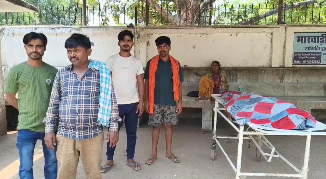 ​भागलपुर में अनोखी त्रासदी: मंदिर में शादी के आधे घंटे बाद ही प्रेमी जोड़े ने खाया जहर, युवक की मौत, प्रेमिका मायागंज में वेंटिलेटर पर