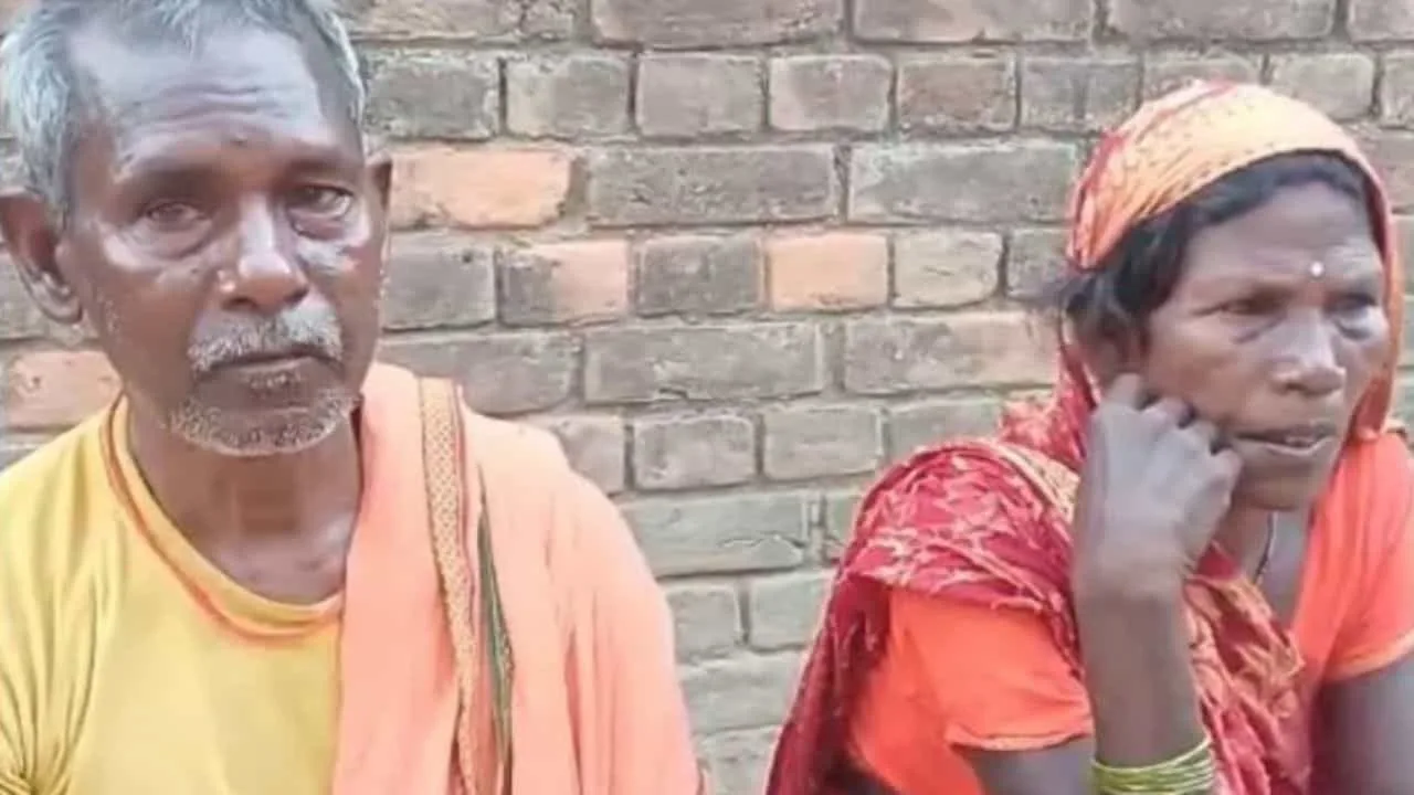 जमुई में बुजुर्ग प्रेम ने तोड़ी सामाजिक बंदिशें, 65 वर्षीय व्यक्ति ने 62 साल की पड़ोसन संग मंदिर में रचाई चौथी शादी 1 जमुई में बुजुर्ग प्रेम ने तोड़ी सामाजिक बंदिशें, 65 वर्षीय व्यक्ति ने 62 साल की पड़ोसन संग मंदिर में रचाई चौथी शादी