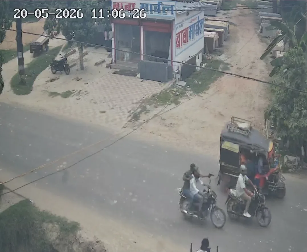 मुजफ्फरपुर में दिनदहाड़े प्रॉपर्टी डीलर की गोली मारकर हत्या, CCTV में कैद हुई वारदात से मचा हड़कंप 1 मुजफ्फरपुर में दिनदहाड़े प्रॉपर्टी डीलर की गोली मारकर हत्या, CCTV में कैद हुई वारदात से मचा हड़कंप