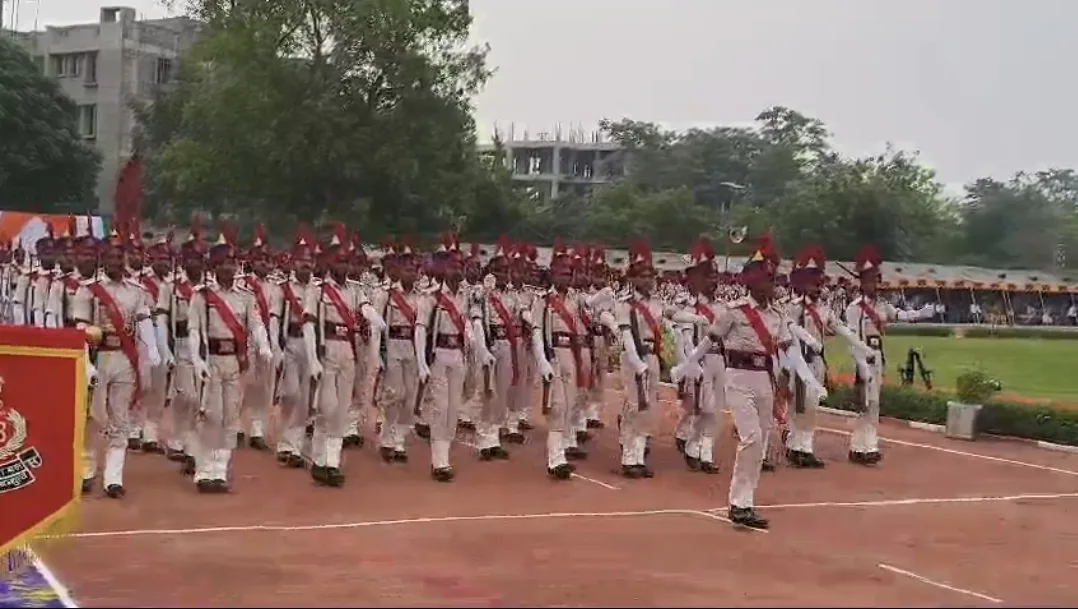 बगहा में बिहार पुलिस के 227 जवानों का पासिंग आउट परेड समारोह, SSB शैली की ट्रेनिंग के बाद संभालेंगे जिम्मेदारी 1 बगहा में बिहार पुलिस के 227 जवानों का पासिंग आउट परेड समारोह, SSB शैली की ट्रेनिंग के बाद संभालेंगे जिम्मेदारी