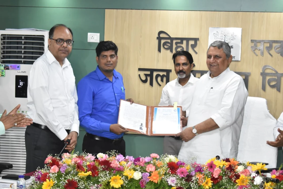 जल संसाधन विभाग में 15 अभ्यर्थियों को नियुक्ति पत्र, उप मुख्यमंत्री विजय कुमार चौधरी बोले- ईमानदारी और समर्पण से करें जनता की सेवा 1 जल संसाधन विभाग में 15 अभ्यर्थियों को नियुक्ति पत्र, उप मुख्यमंत्री विजय कुमार चौधरी बोले- ईमानदारी और समर्पण से करें जनता की सेवा