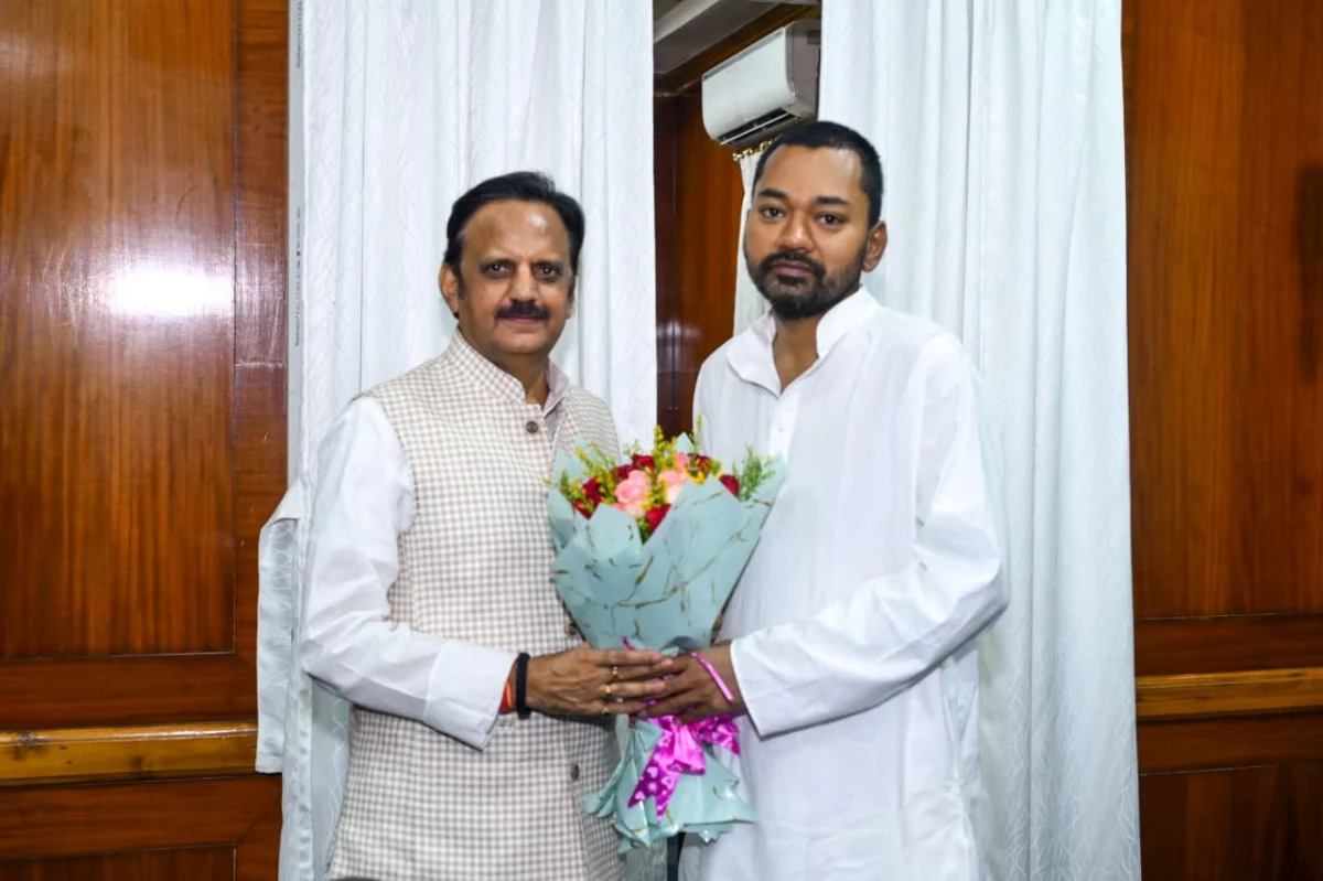 स्वास्थ्य सेवाओं के डिजिटाइजेशन में बिहार बना मॉडल, मध्यप्रदेश के उप मुख्यमंत्री ने कमांड एंड कंट्रोल सेंटर का किया निरीक्षण 1 स्वास्थ्य सेवाओं के डिजिटाइजेशन में बिहार बना मॉडल, मध्यप्रदेश के उप मुख्यमंत्री ने कमांड एंड कंट्रोल सेंटर का किया निरीक्षण