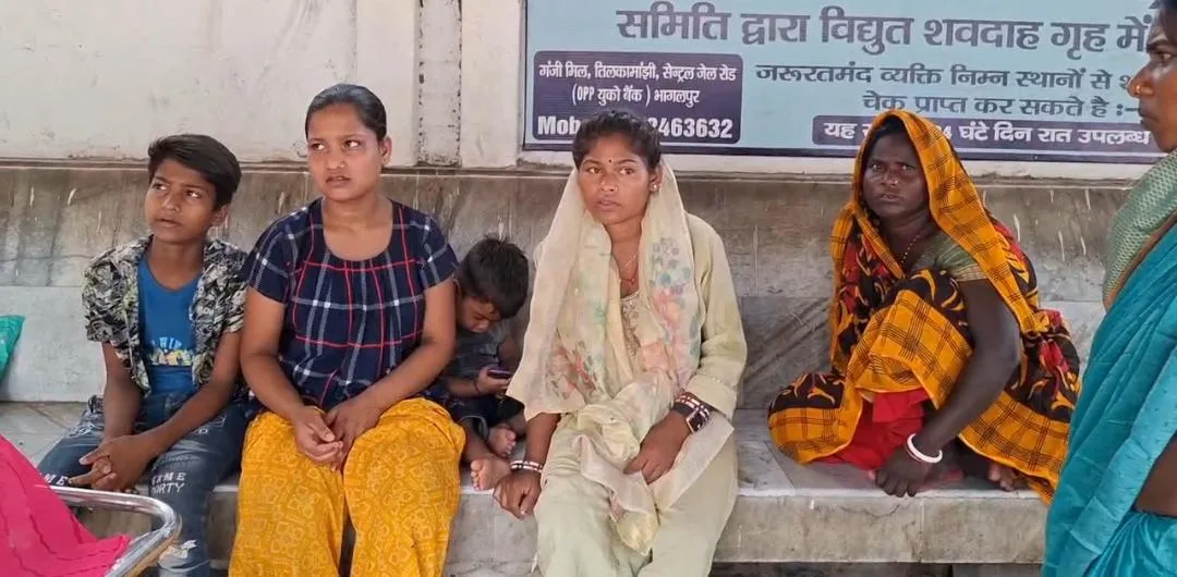 मुंगेर में सड़क हादसे में युवक की मौत, मायागंज अस्पताल में इलाज के दौरान टूटी सांस; मोबाइल गायब होने का आरोप 1 मुंगेर में सड़क हादसे में युवक की मौत, मायागंज अस्पताल में इलाज के दौरान टूटी सांस; मोबाइल गायब होने का आरोप