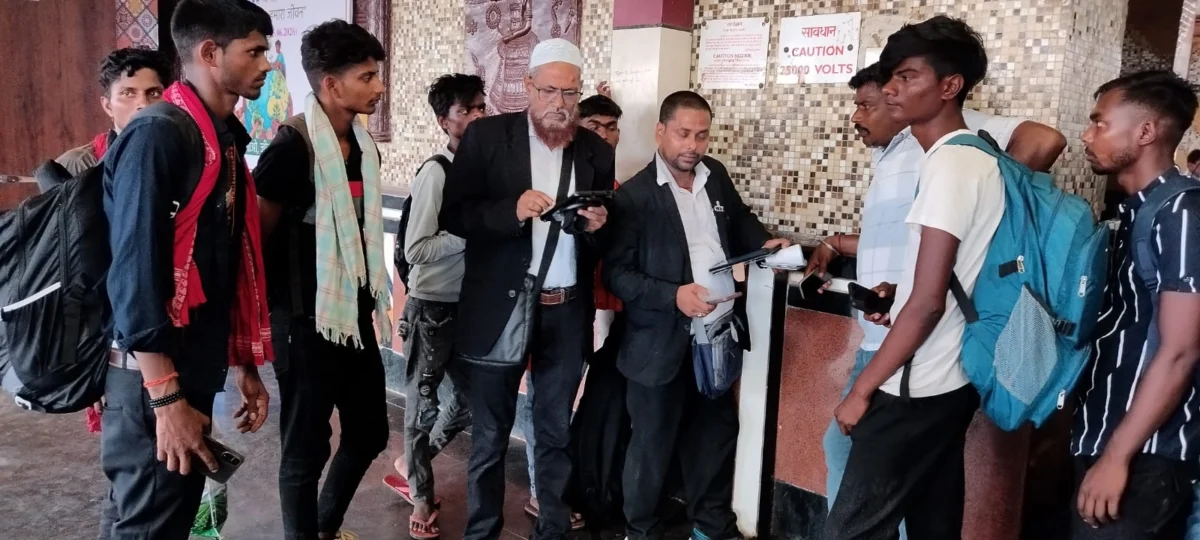मालदा मंडल का बड़ा एक्शन: ट्रेनों में चला सघन टिकट जांच अभियान, 608 यात्रियों से वसूला गया ₹5.52 लाख जुर्माना 1 मालदा मंडल का बड़ा एक्शन: ट्रेनों में चला सघन टिकट जांच अभियान, 608 यात्रियों से वसूला गया ₹5.52 लाख जुर्माना