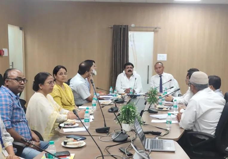 अल्पसंख्यक कल्याण योजनाओं की समीक्षा में मंत्री मोहम्मद जमा खान का बड़ा निर्देश, बोले- लाभार्थियों तक पारदर्शी तरीके से पहुंचे हर योजना का फायदा