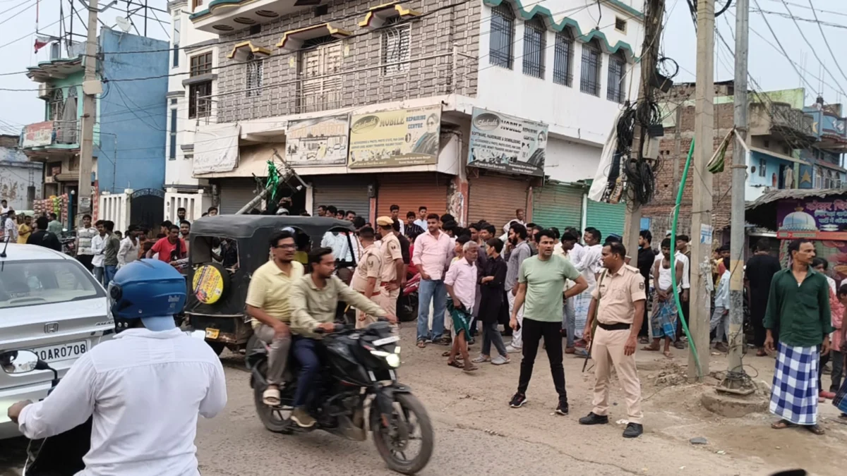 भागलपुर के अलीगंज में मवेशी लदे वाहन को रोकने पर भारी बवाल: हुसैनाबाद में सड़क जाम कर बूचड़खाना संचालकों का हंगामा, 'बाबा गिरोह' पर रंगदारी का आरोप 1 भागलपुर के अलीगंज में मवेशी लदे वाहन को रोकने पर भारी बवाल: हुसैनाबाद में सड़क जाम कर बूचड़खाना संचालकों का हंगामा, 'बाबा गिरोह' पर रंगदारी का आरोप
