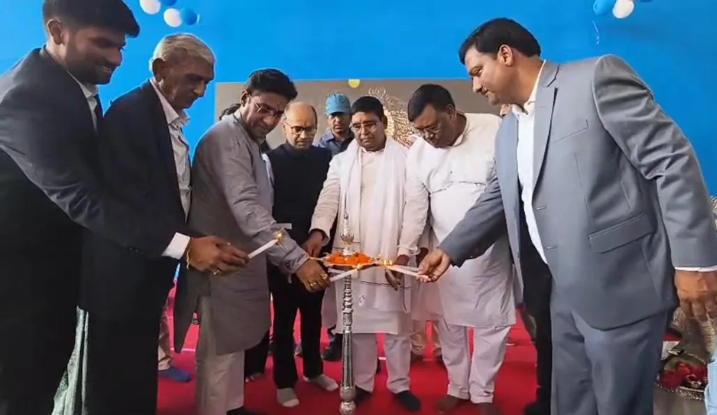 भागलपुर में अशोक लीलैंड के आधुनिक शोरूम का उद्घाटन, फोरलेन पर बढ़ेगा ऑटोमोबाइल कारोबार और रोजगार 1 भागलपुर में अशोक लीलैंड के आधुनिक शोरूम का उद्घाटन, फोरलेन पर बढ़ेगा ऑटोमोबाइल कारोबार और रोजगार