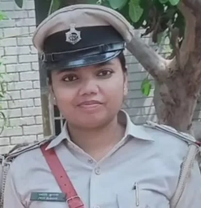 दरभंगा में रिश्वतखोरी के आरोप में महिला दरोगा सस्पेंड, वायरल ऑडियो ने खोली पुलिस विभाग की पोल 1 दरभंगा में रिश्वतखोरी के आरोप में महिला दरोगा सस्पेंड, वायरल ऑडियो ने खोली पुलिस विभाग की पोल