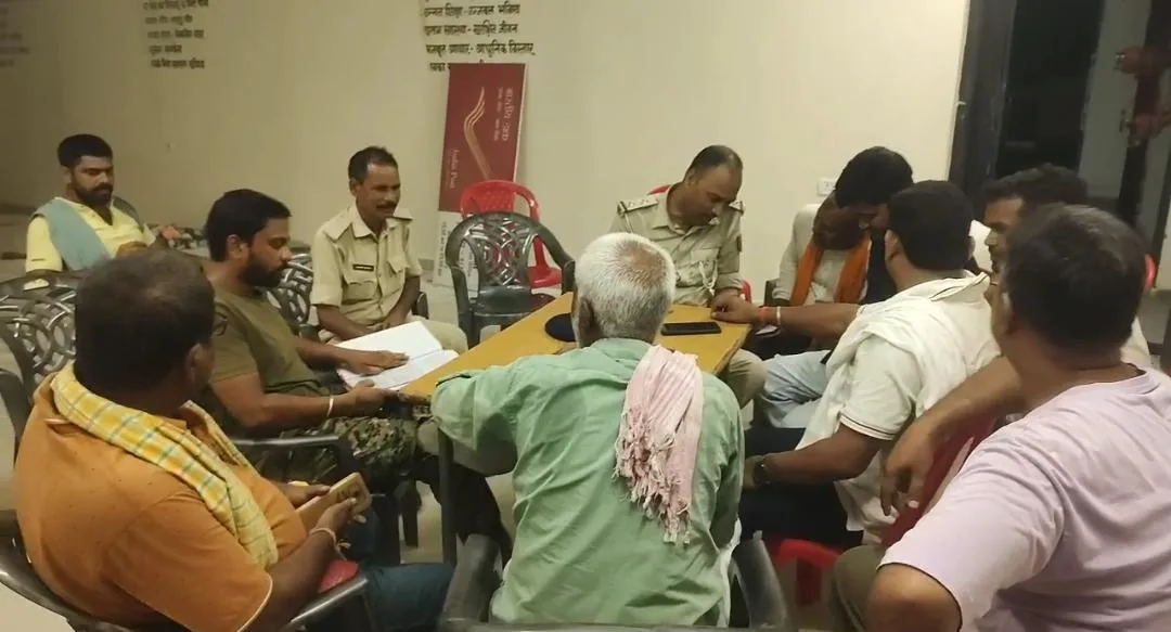 बैजानी में पुलिस-जन संवाद बैठक में उठे सुरक्षा और नशा कारोबार के मुद्दे, ग्रामीणों ने बढ़ी गश्ती की मांग की 1 बैजानी में पुलिस-जन संवाद बैठक में उठे सुरक्षा और नशा कारोबार के मुद्दे, ग्रामीणों ने बढ़ी गश्ती की मांग की