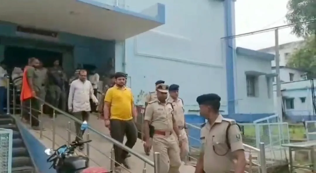 खगड़िया में STF की बड़ी कार्रवाई, मुठभेड़ में 50 हजार का इनामी अपराधी मोहम्मद बुद्दिन घायल होकर गिरफ्तार 1 खगड़िया में STF की बड़ी कार्रवाई, मुठभेड़ में 50 हजार का इनामी अपराधी मोहम्मद बुद्दिन घायल होकर गिरफ्तार