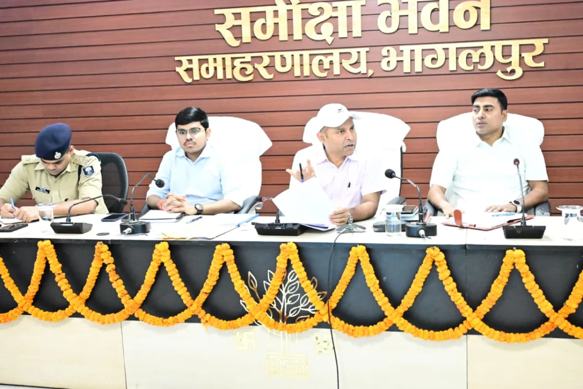 भागलपुर में शराबबंदी कानून को लेकर प्रशासन सख्त, डीएम ने अवैध कारोबारियों पर तेज कार्रवाई के दिए निर्देश