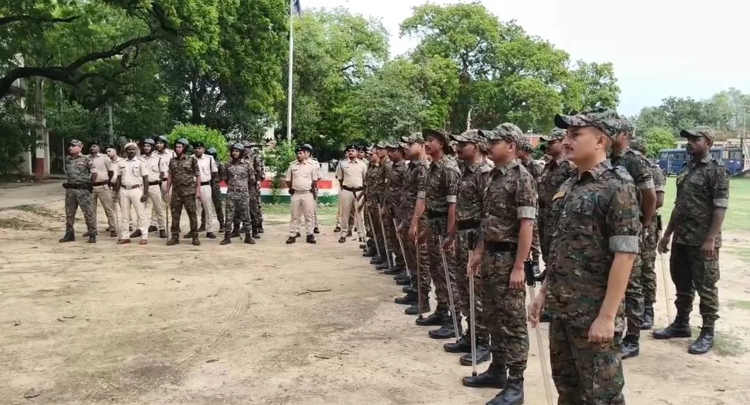 बकरीद को लेकर भागलपुर पुलिस हाई अलर्ट पर, सिटी एसपी के नेतृत्व में शहरभर में निकाला गया फ्लैग मार्च 1 बकरीद को लेकर भागलपुर पुलिस हाई अलर्ट पर, सिटी एसपी के नेतृत्व में शहरभर में निकाला गया फ्लैग मार्च