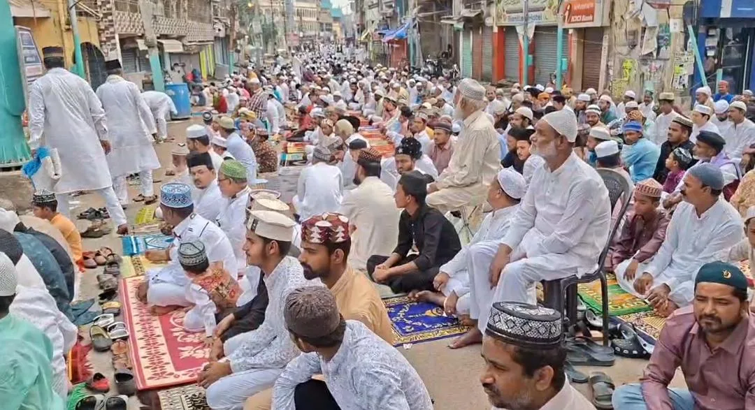 भागलपुर में कड़ी सुरक्षा के बीच शांतिपूर्ण माहौल में अदा की गई बकरीद की नमाज, प्रशासन रहा पूरी तरह अलर्ट 1 भागलपुर में कड़ी सुरक्षा के बीच शांतिपूर्ण माहौल में अदा की गई बकरीद की नमाज, प्रशासन रहा पूरी तरह अलर्ट