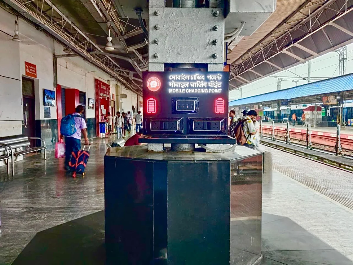 मालदा रेलवे स्टेशन बनने जा रहा आधुनिक ट्रैवल हब: एसी लाउंज, मेडिकल स्टोर, प्रीमियम रिटेल और डिजिटल सुविधाओं से बदलेगा यात्रियों का अनुभव 1 मालदा रेलवे स्टेशन बनने जा रहा आधुनिक ट्रैवल हब: एसी लाउंज, मेडिकल स्टोर, प्रीमियम रिटेल और डिजिटल सुविधाओं से बदलेगा यात्रियों का अनुभव