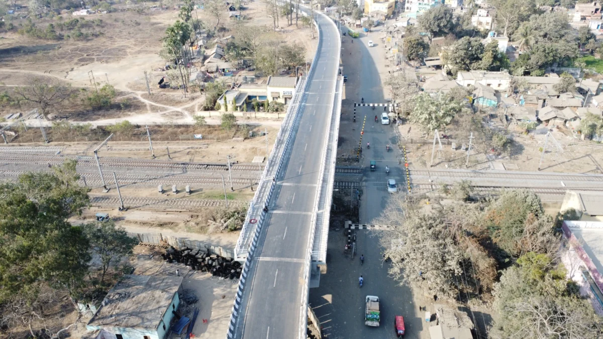 पूर्व रेलवे का बड़ा सुरक्षा अभियान: समपार फाटकों की जगह बन रहे सैकड़ों ओवरब्रिज और अंडरब्रिज, हादसों पर लगेगा स्थायी विराम 1 पूर्व रेलवे का बड़ा सुरक्षा अभियान: समपार फाटकों की जगह बन रहे सैकड़ों ओवरब्रिज और अंडरब्रिज, हादसों पर लगेगा स्थायी विराम
