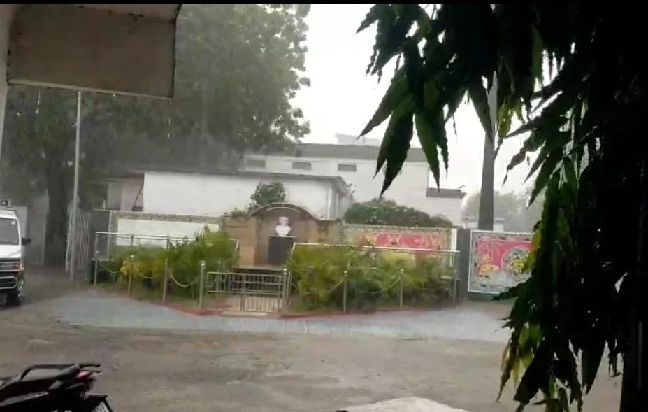 भागलपुर में मौसम ने ली अचानक करवट: तेज आंधी, गरज और मूसलाधार बारिश से जनजीवन प्रभावित, भीषण गर्मी से मिली राहत
