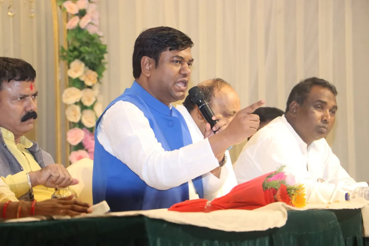 निषाद आरक्षण को लेकर BJP पर बरसे मुकेश सहनी, बोले- “आरक्षण नहीं तो वोट नहीं”