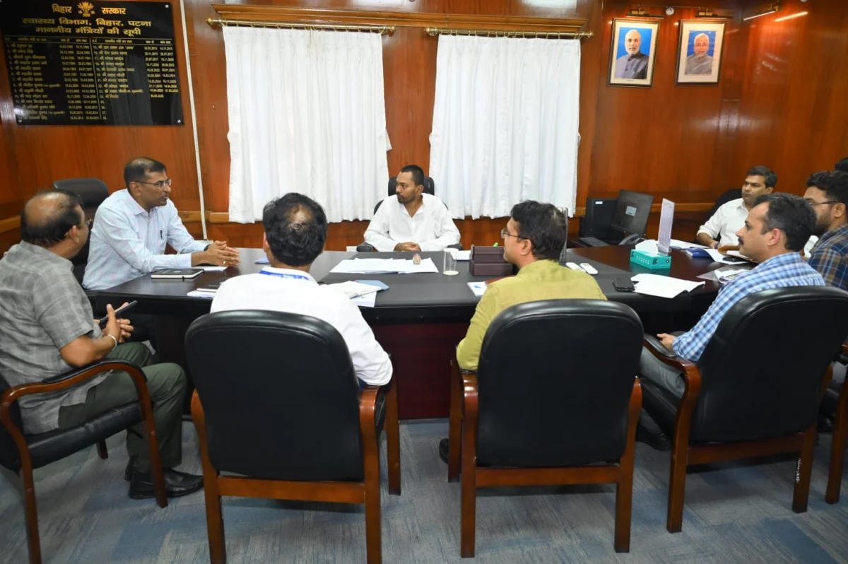 बिहार के स्वास्थ्य ढांचे में बड़े बदलाव की तैयारी: आयुष्मान और मुख्यमंत्री जन आरोग्य योजना की समीक्षा में निशांत कुमार ने दिए कड़े निर्देश; 4 करोड़ से अधिक लोगों के बने कार्ड 1 बिहार के स्वास्थ्य ढांचे में बड़े बदलाव की तैयारी: आयुष्मान और मुख्यमंत्री जन आरोग्य योजना की समीक्षा में निशांत कुमार ने दिए कड़े निर्देश; 4 करोड़ से अधिक लोगों के बने कार्ड