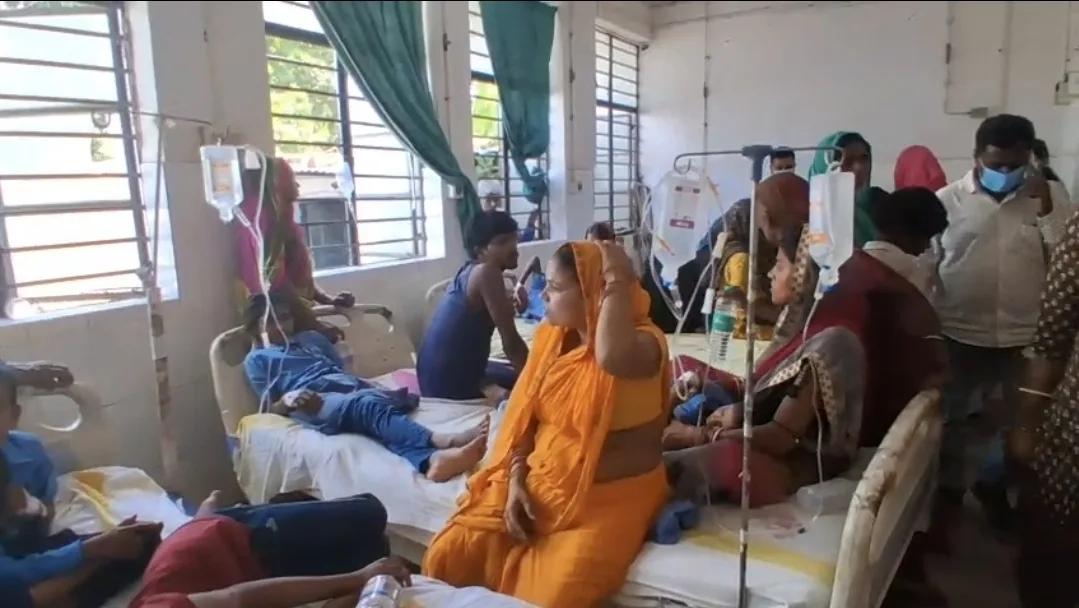 सहरसा में मिड-डे मील का ‘जहर’: राजकीय मध्य विद्यालय बलुआहा में खाना खाते ही तड़पने लगे सैकड़ों बच्चे; अस्पताल में मची चीख-पुकार, जांच के घेरे में स्कूल प्रशासन