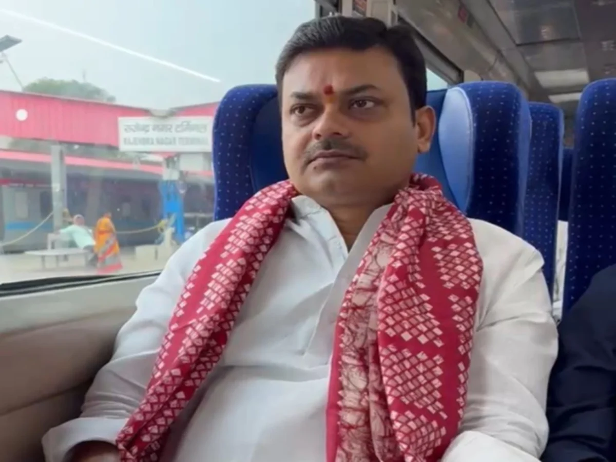 ट्रेन से जमुई पहुंचे बिहार के मंत्री, ईंधन बचत और सादगी का दिया संदेश; बोले- जनप्रतिनिधियों को भी बदलनी होगी सोच 1 ट्रेन से जमुई पहुंचे बिहार के मंत्री, ईंधन बचत और सादगी का दिया संदेश; बोले- जनप्रतिनिधियों को भी बदलनी होगी सोच