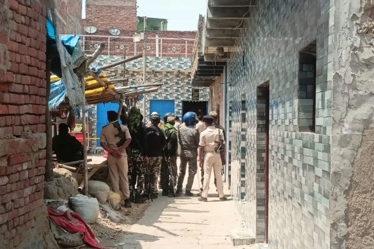 कैमूर में 4 सिरकटी लाशों के मामले का खुलासा, 60 घंटे बाद पुलिस ने आरोपी को दबोचा; कटे सिर और हथियार की तलाश जारी 1 कैमूर में 4 सिरकटी लाशों के मामले का खुलासा, 60 घंटे बाद पुलिस ने आरोपी को दबोचा; कटे सिर और हथियार की तलाश जारी