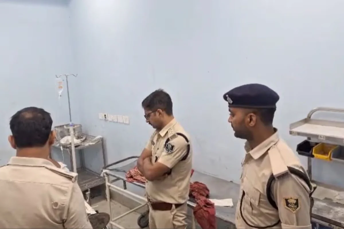 गोपालगंज में पुलिस और अपराधी के बीच मुठभेड़: 50 हजार का इनामी आकाश कुमार घायल, दोनों पैरों में लगी गोली