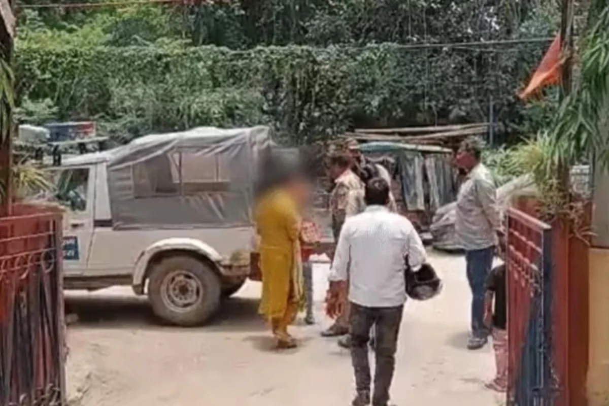 पटना के बुद्धा कॉलोनी थाने में हाईवोल्टेज ड्रामा: छह माह बाद दो बच्चों के साथ लौटी महिला, पति को छोड़ प्रेमी के साथ रहने की जताई इच्छा