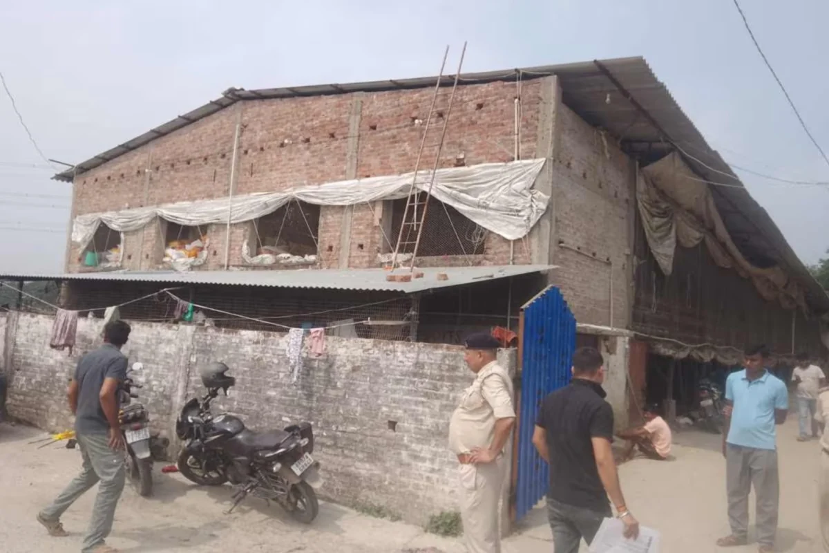 दरभंगा में दिल दहला देने वाली वारदात: पति ने पत्नी और तीन मासूम बच्चों को उतारा मौत के घाट, इलाके में फैली सनसनी 1 दरभंगा में दिल दहला देने वाली वारदात: पति ने पत्नी और तीन मासूम बच्चों को उतारा मौत के घाट, इलाके में फैली सनसनी
