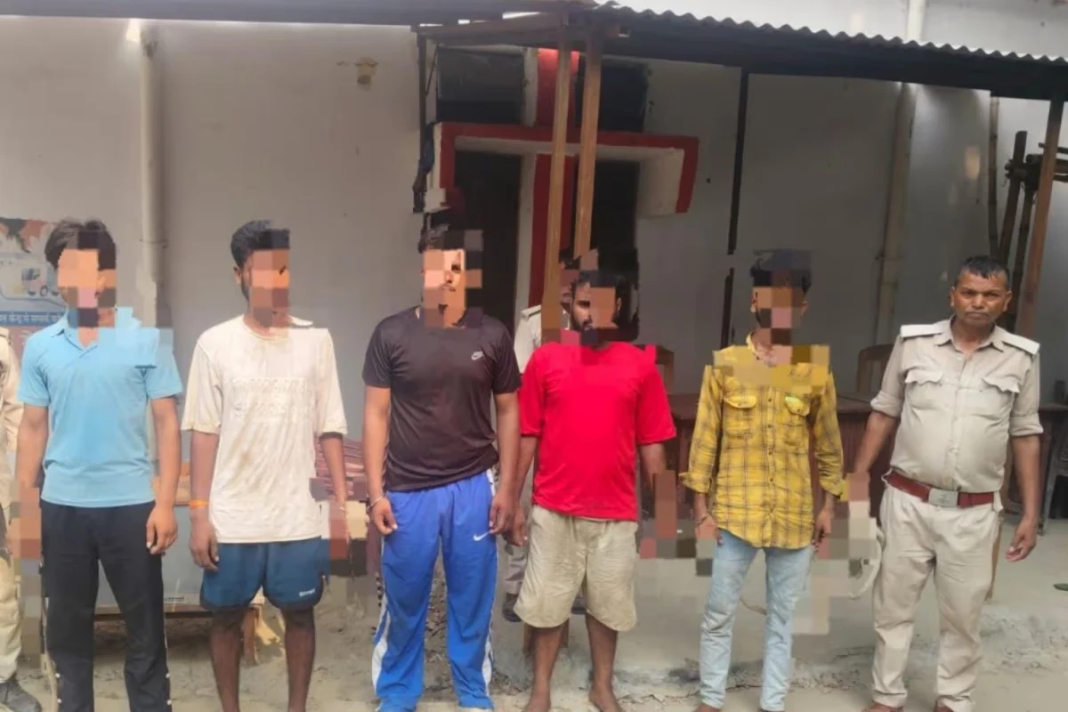 सीवान में पुलिस टीम पर हमला करने वाले पांच आरोपी गिरफ्तार, सरकारी वाहन तोड़फोड़ मामले में बड़ी कार्रवाई 1 सीवान में पुलिस टीम पर हमला करने वाले पांच आरोपी गिरफ्तार, सरकारी वाहन तोड़फोड़ मामले में बड़ी कार्रवाई