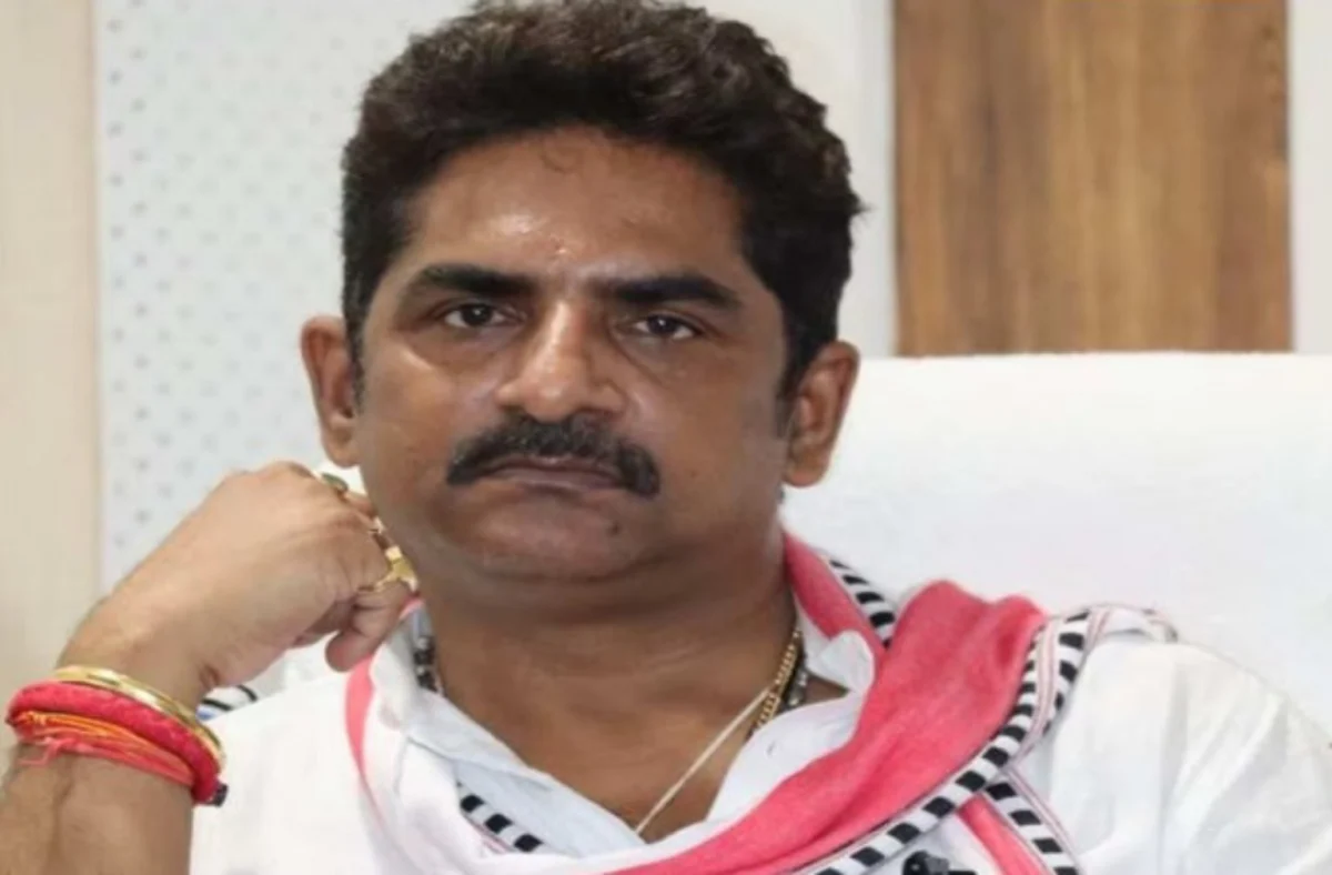 पूर्व विधायक की कथित आपत्तिजनक तस्वीरों से बिहार की राजनीति में भूचाल, AI फोटो और फर्जी अकाउंट के आरोपों ने बढ़ाया विवाद 1 पूर्व विधायक की कथित आपत्तिजनक तस्वीरों से बिहार की राजनीति में भूचाल, AI फोटो और फर्जी अकाउंट के आरोपों ने बढ़ाया विवाद